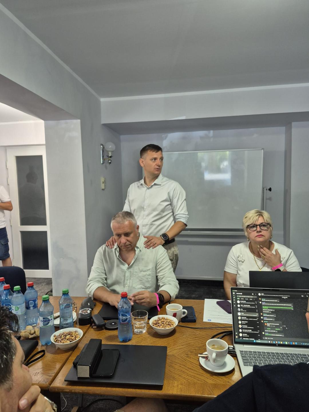 Discriminarea începe rareori cu un conflict. De cele mai multe ori începe cu tăcerea. — 12
